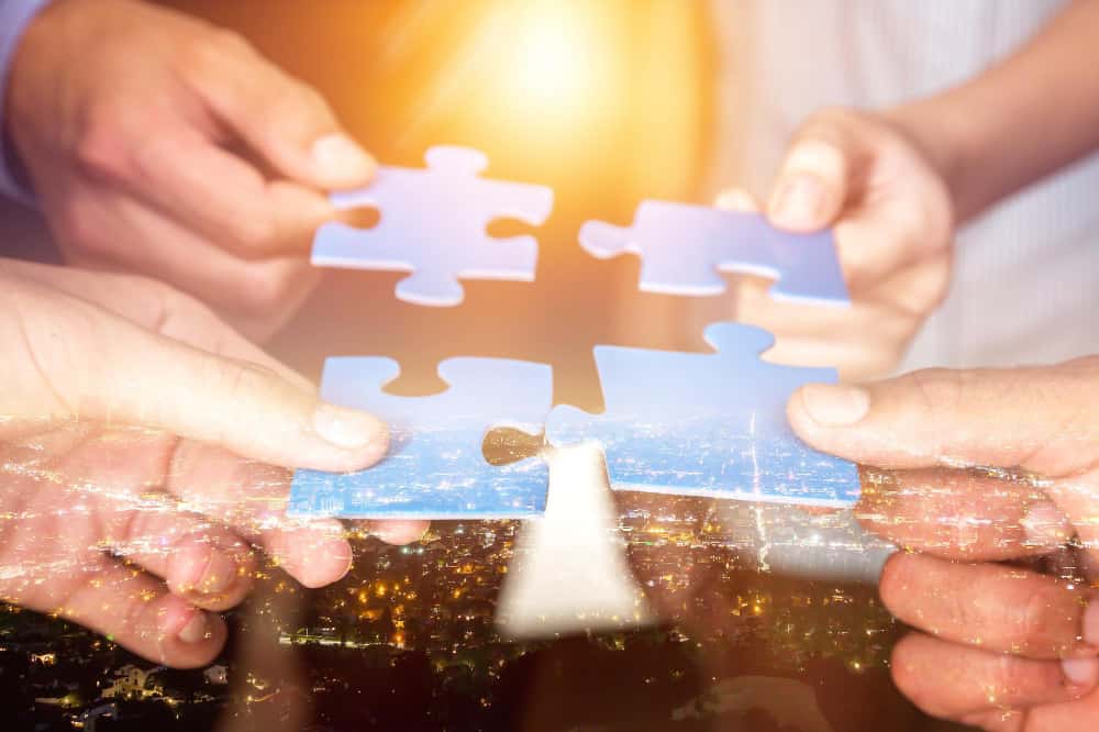 business-people-join-puzzle-pieces-together-concept-teamwork-partnership-min